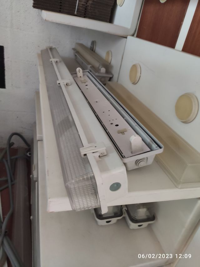 Schermo impermeabile, per tubo LED, 120 cm.