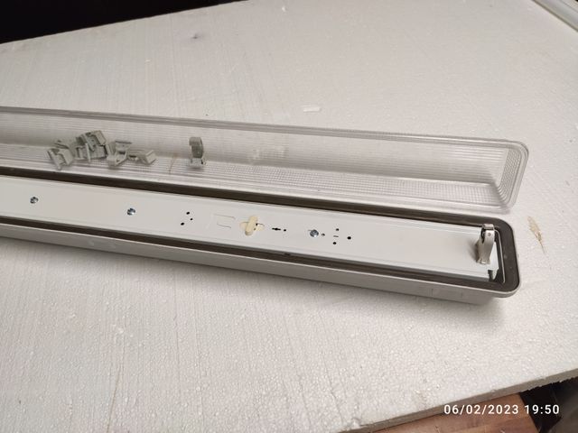 Schermo impermeabile, per tubo LED, 120 cm.