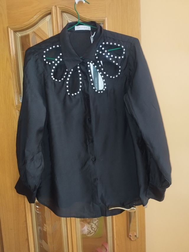 Camisa con brillantes