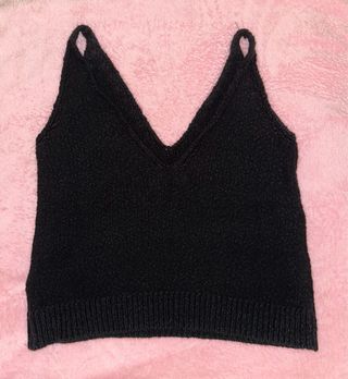 Top de punto tank negro de tirantes de Zara