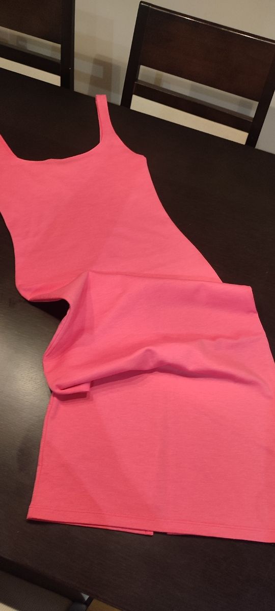 Vestido entallado rosa