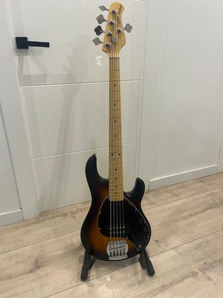 Bajo Sterling by Music Man Ray 5