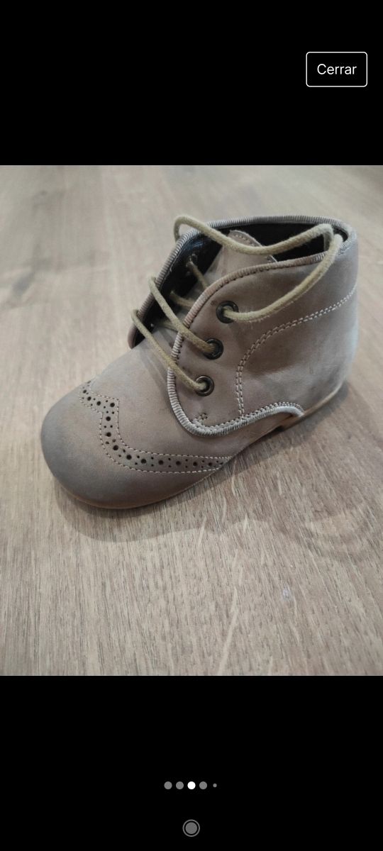 Zapatos de bebé color tostado de Esdori . Talla 21