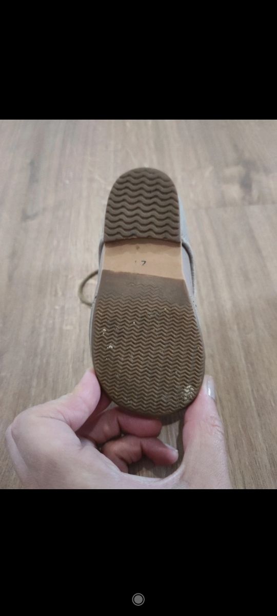 Zapatos de bebé color tostado de Esdori . Talla 21