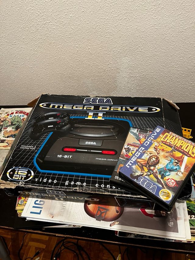 Sega Mega Drive II con caja + juegos