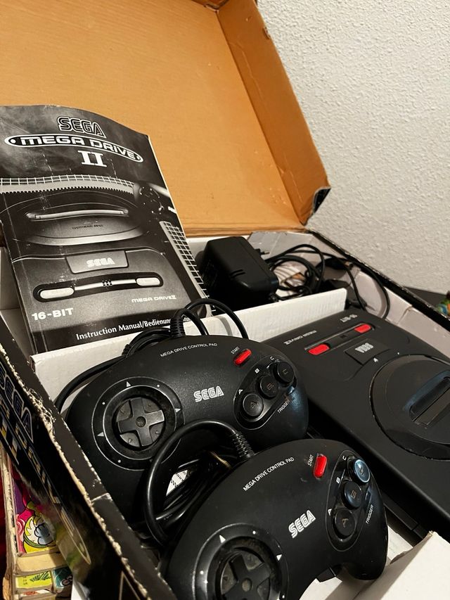 Sega Mega Drive II con caja + juegos
