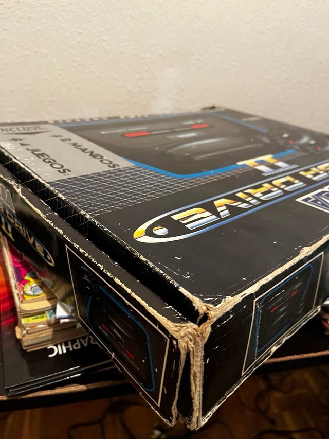 Sega Mega Drive II con caja + juegos