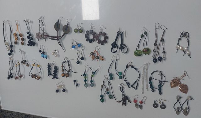 Lote 35 pares de pendientes