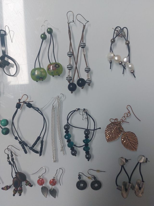 Lote 35 pares de pendientes