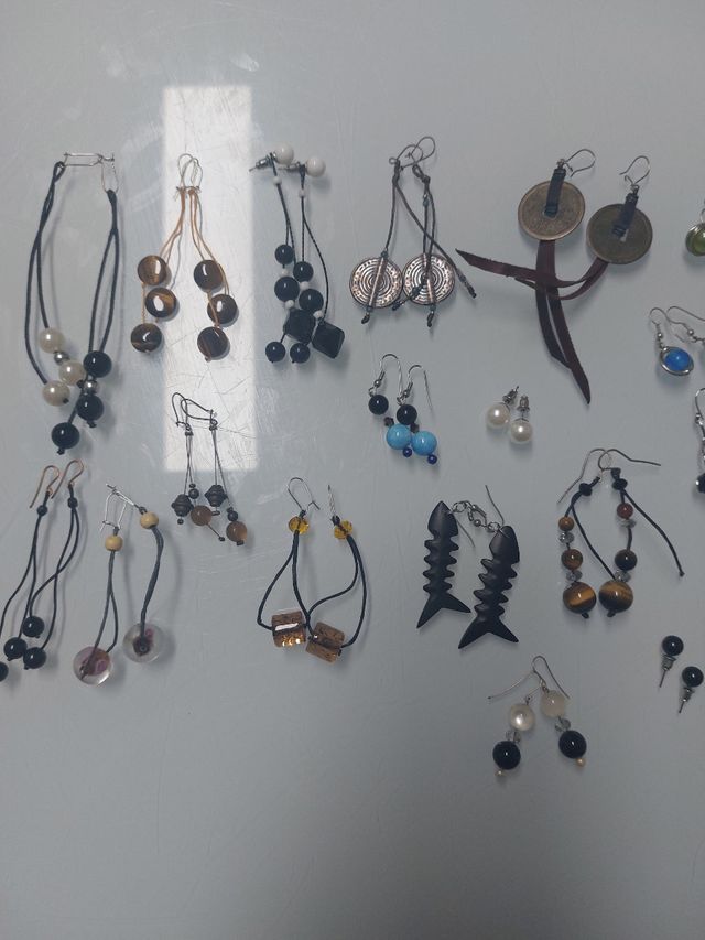 Lote 35 pares de pendientes