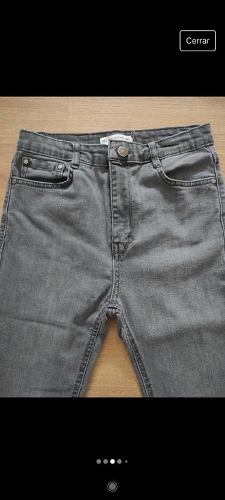 Pantalón vaquero gris de Pull and Bear