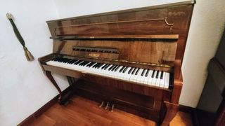 PETROF Piano P115