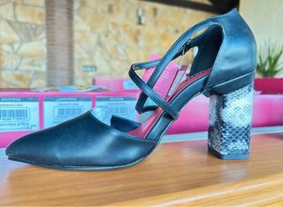 Zapatos con tacón intercambiable.