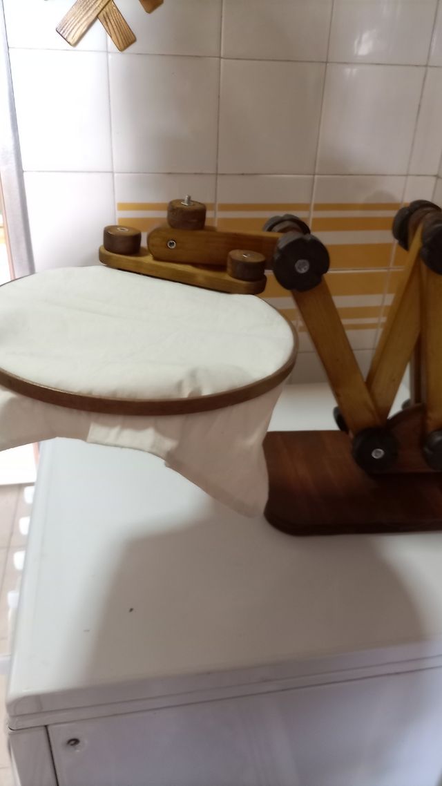 Suporte articulado para aro de bordar