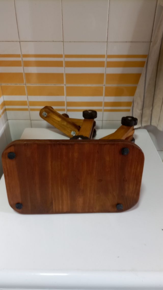 Suporte articulado para aro de bordar