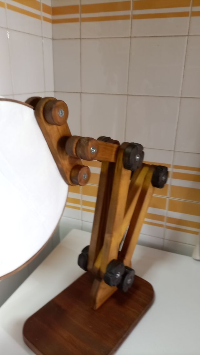 Suporte articulado para aro de bordar