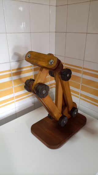 Suporte articulado para aro de bordar