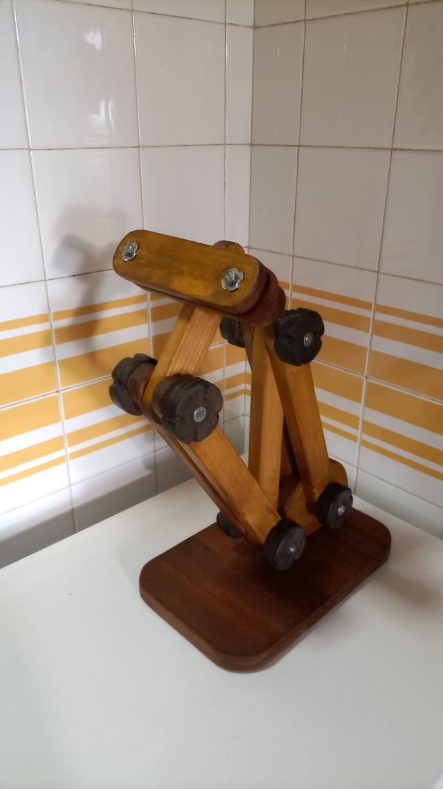 Suporte articulado para aro de bordar