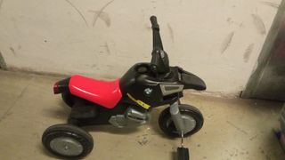MOTO DE PEDALES PARA NIÑOS