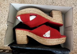 Zuecos de piel de Marietta's