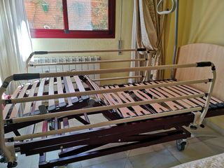 Cama articulada tipo hospital