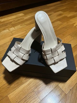 Cuñas tacón. ZARA. Talla 40. Color Beig