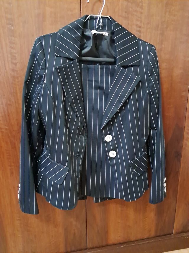 Completo giacca e gonna gessato