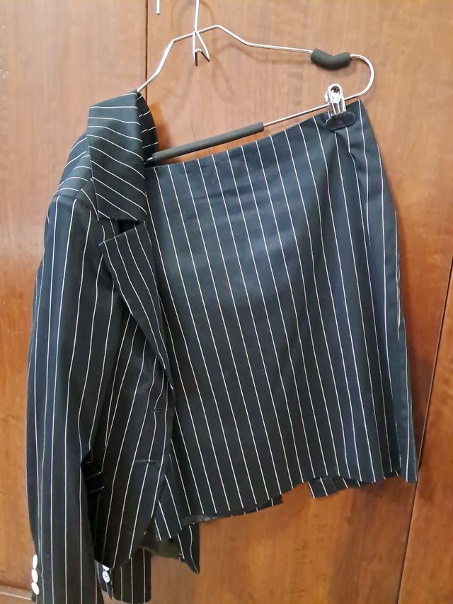 Completo giacca e gonna gessato