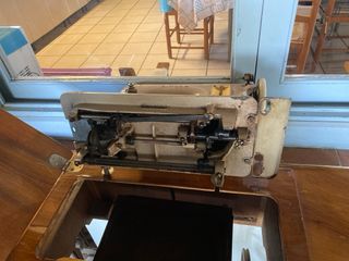 Maquina de coser Singer