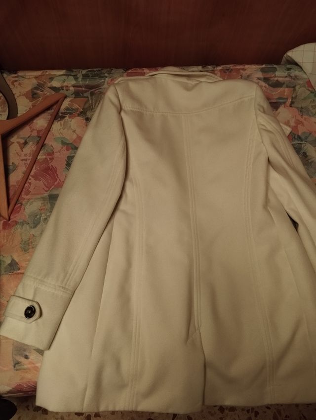 Abrigo de paño blanco Zara