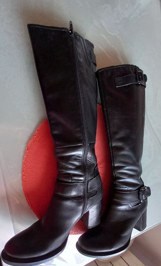 Botas piel altas
