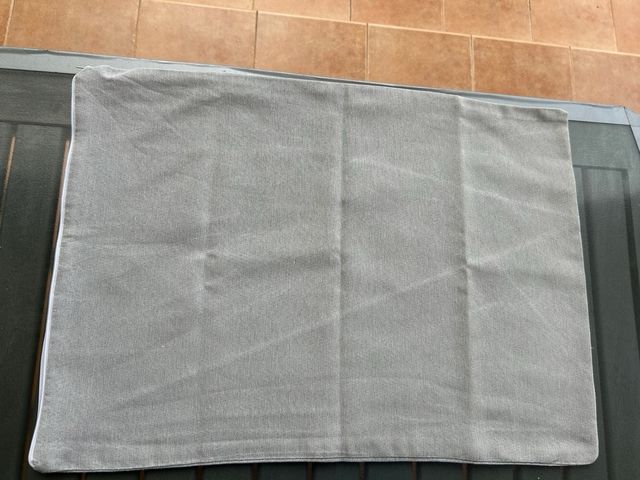 Cuatro fundas cojin gris claro 60x40
