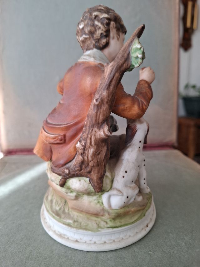 Figura japonesa niño con perro