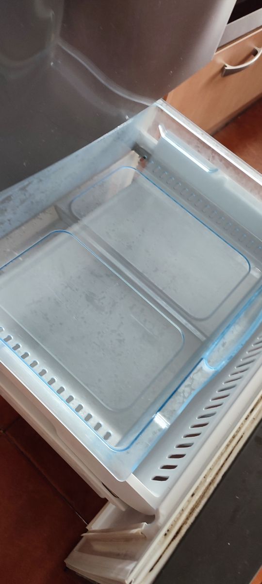 Cajones y estanterías nevera Haier