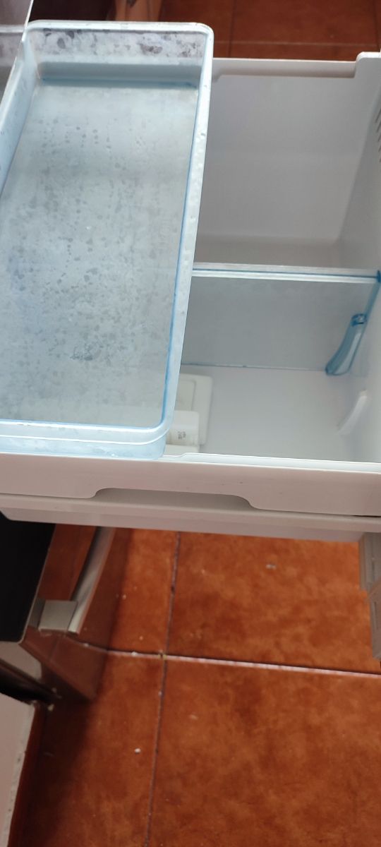 Cajones y estanterías nevera Haier