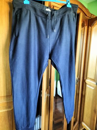 Pantalón hombre tipo chándal 