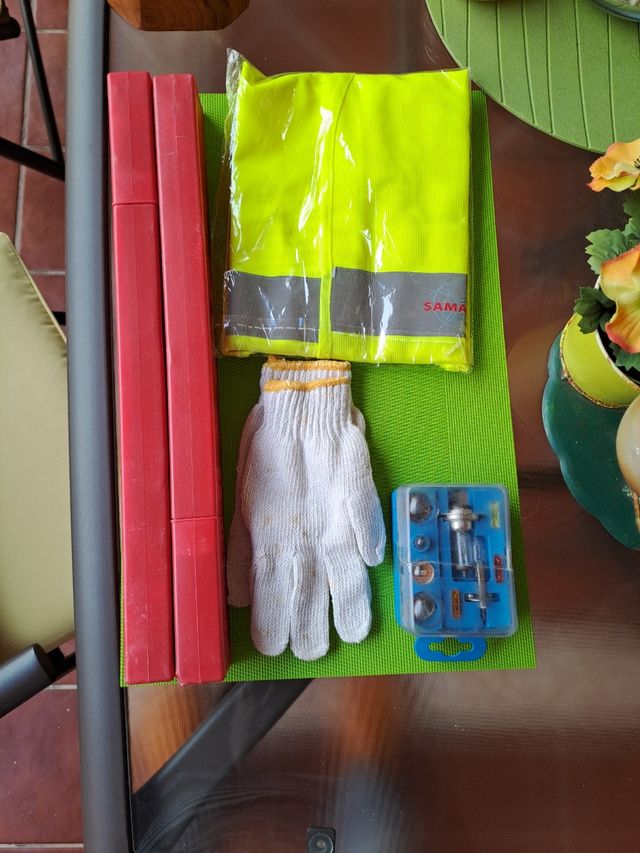 Triángulos emergencias coche