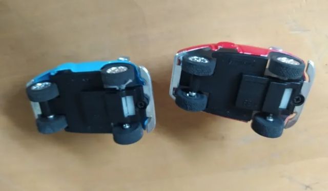 2 coches Isetta 1/38 nuevos