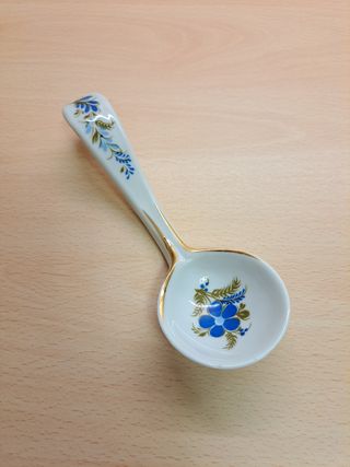 Cucchiaio di porcellana souvenir ucraino