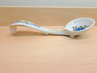 Cucchiaio di porcellana souvenir ucraino