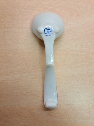 Cucchiaio di porcellana souvenir ucraino