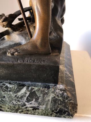 Escultura de calamina antigua Picault.