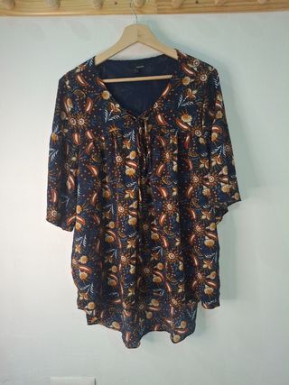 Blusa motivo floral