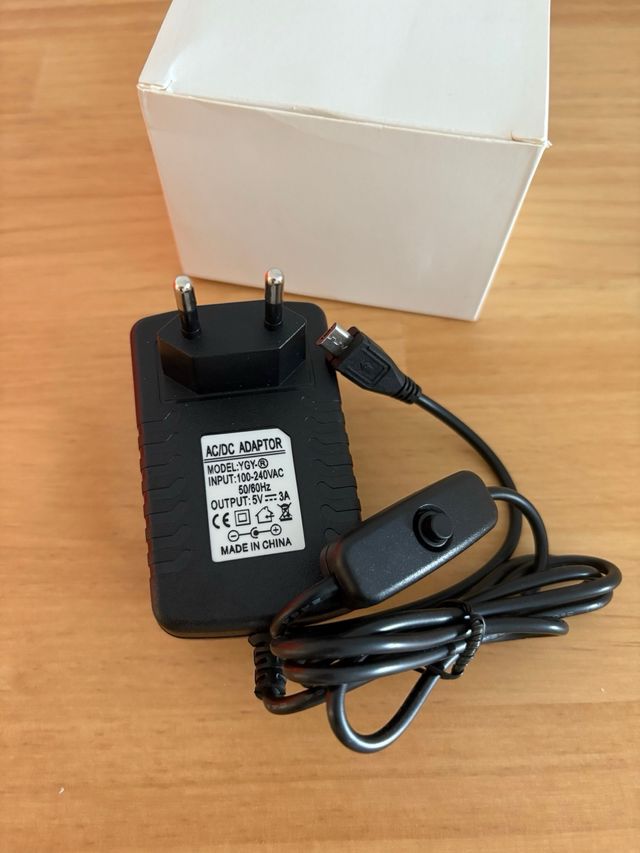 Adaptador corriente 5V con interruptor a micro USB