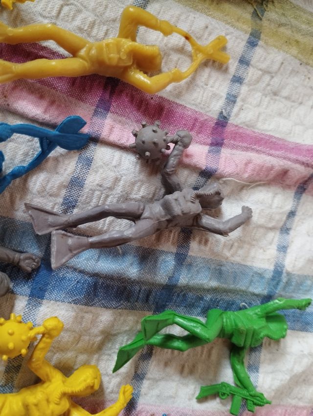 8 FIGURAS SUBMARINISTAS BUZOS JECSAN