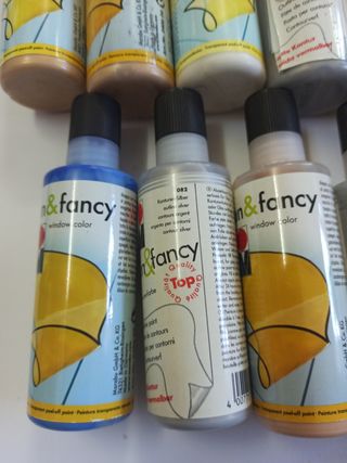 Lote de nueve pinturas para vidrio, porc