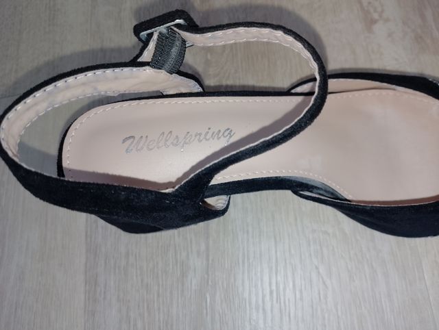 Scarpe scamosciate con laccino