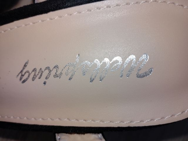 Scarpe scamosciate con laccino