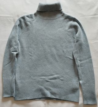 Jersey azul de cuello alto