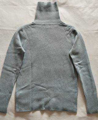 Jersey azul de cuello alto